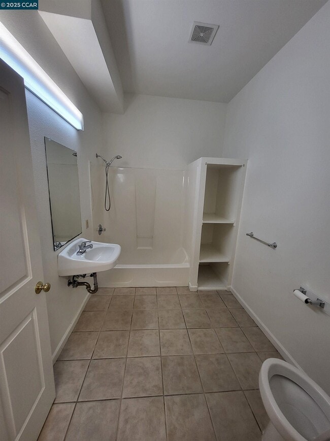 Building Photo - 526 Harbour Way