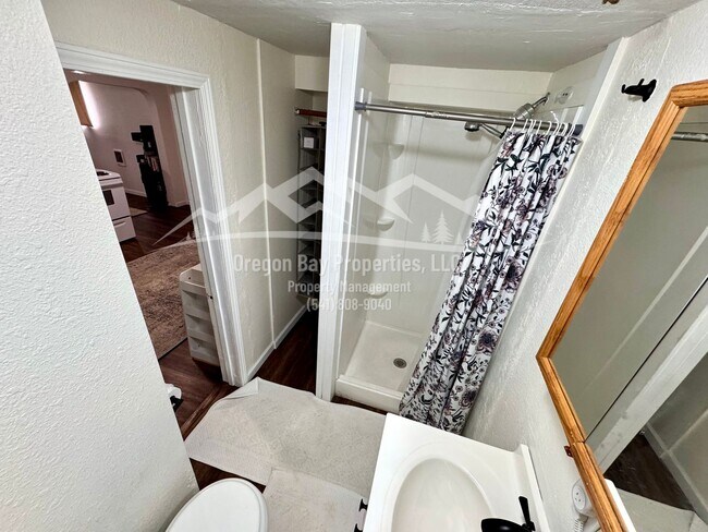 Building Photo - Bay Park Lane Duplex