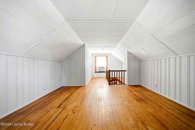 Building Photo - 1050 Oakwood Ave