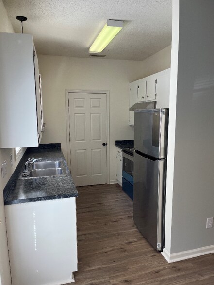 Building Photo - 21032 N Main St