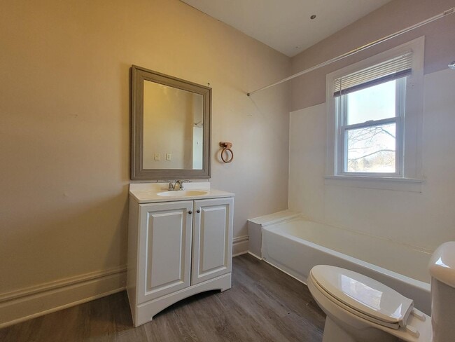 Building Photo - 299 Lloyd St