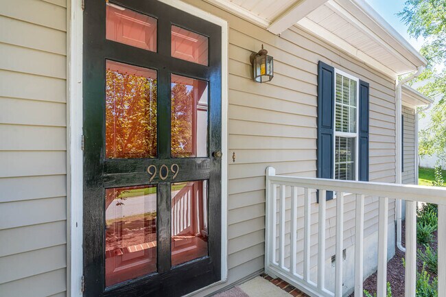 Building Photo - 909 Danley Ln