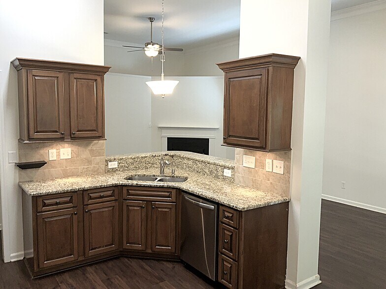 Building Photo - 7210 Quail Hunt Dr
