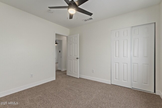 Building Photo - 829 N Bluejay Dr