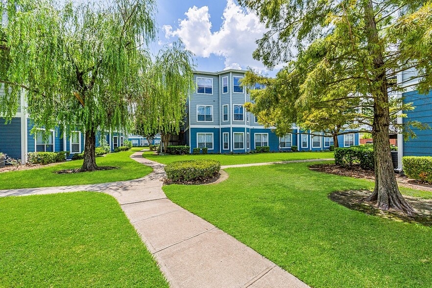 Building Photo - Estates at Hollister