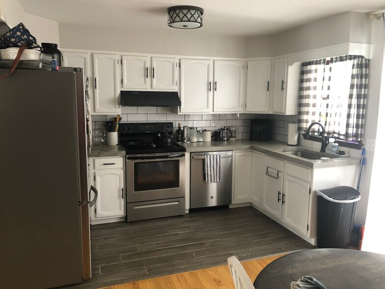 Primary Photo - 27 Ashdown Rd