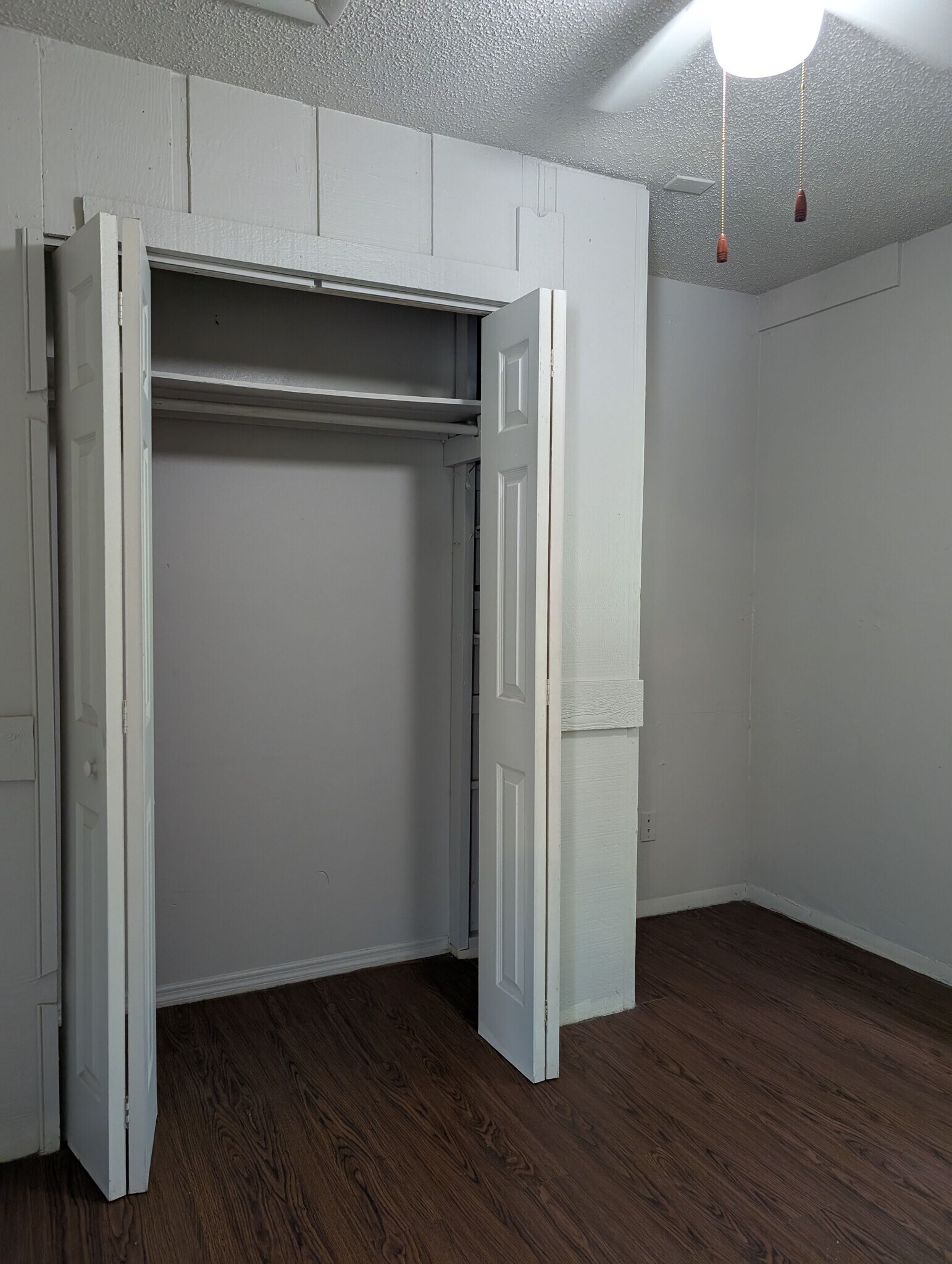 bed - 14815 N 20th St