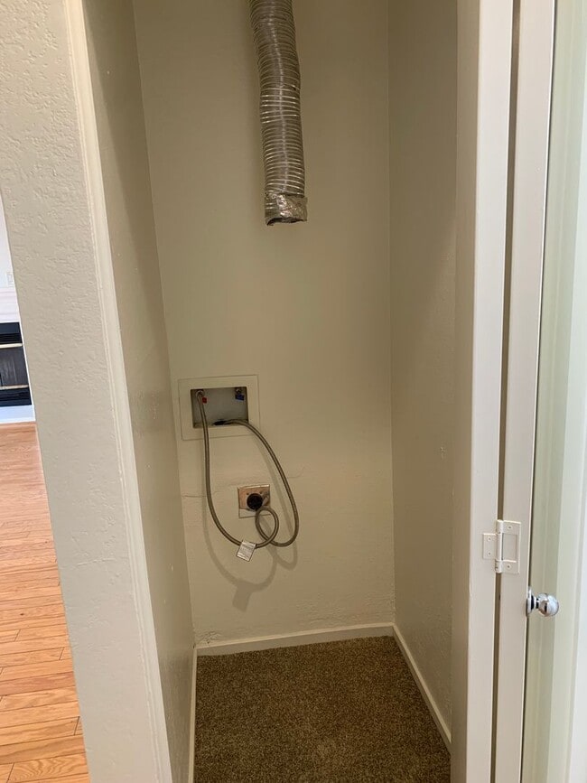 Building Photo - Gated Raintree Terrace Condo! Available Now!