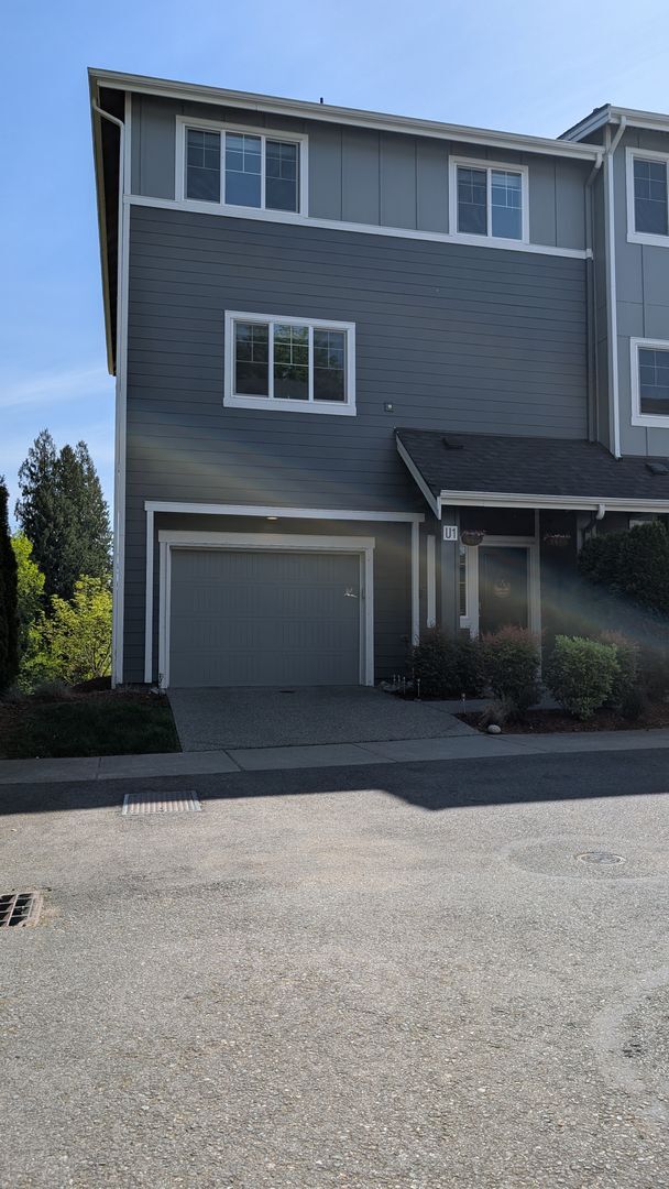 Building Photo - Mill  Creek 3 bedroom Townhome
