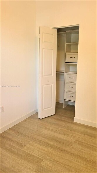 Building Photo - 1545 SW 28th St