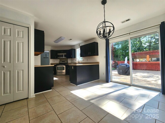 Building Photo - 3108 Leicester Dr