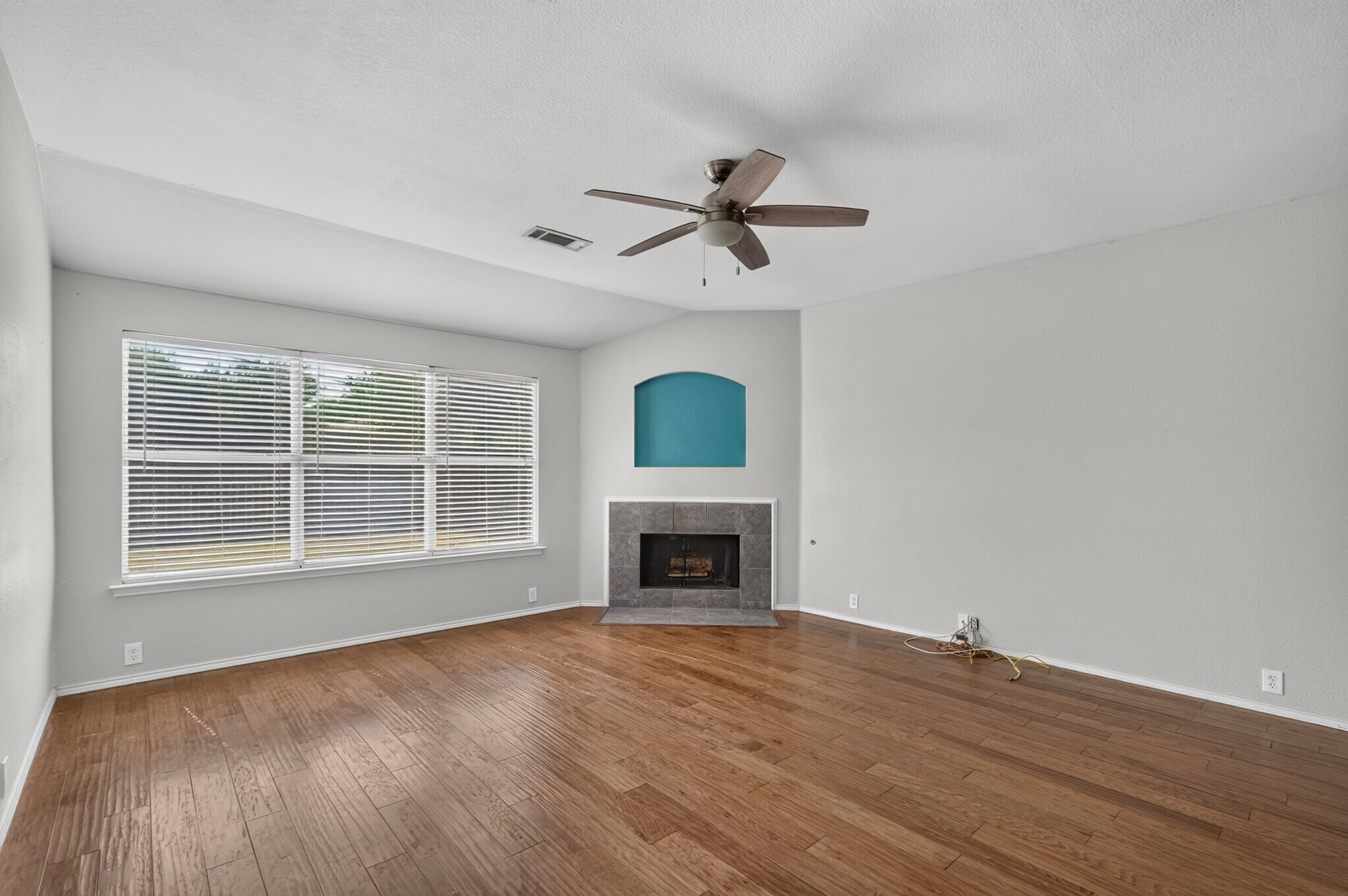 Building Photo - 1325 Periwinkle Dr