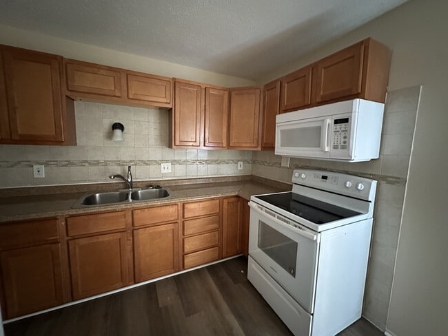 Building Photo - 299 Dashwood Dr