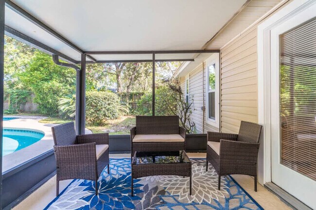 Building Photo - 10383 Chatwood Ct