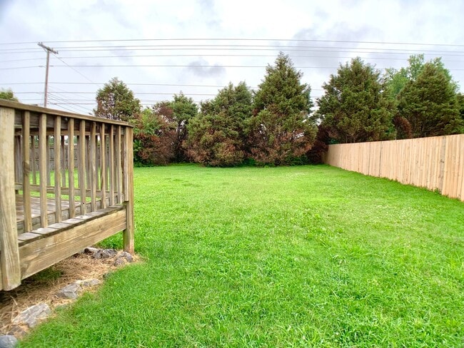 Building Photo - 685 Foxfield Dr