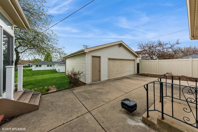 Building Photo - 6611 51st Ave