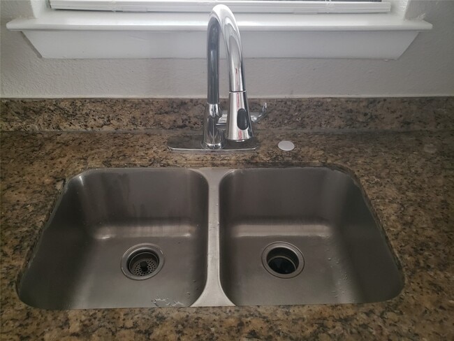 Building Photo - 2277 S Kirkwood Rd