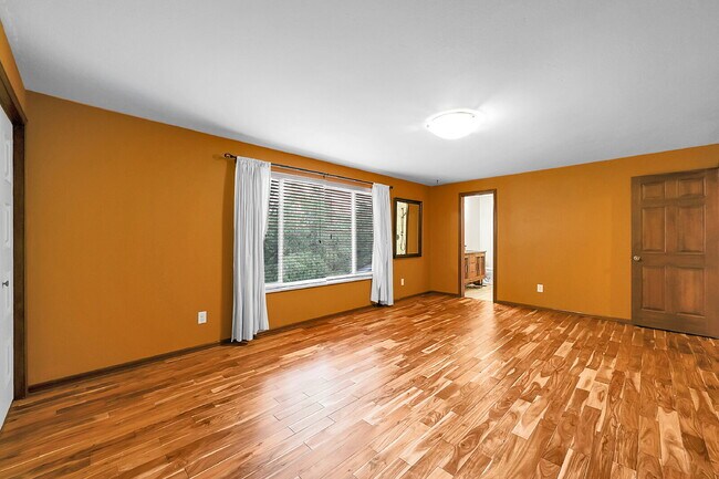 Building Photo - $2,895.00, 4 bed, 3.5 bath, located in Col...