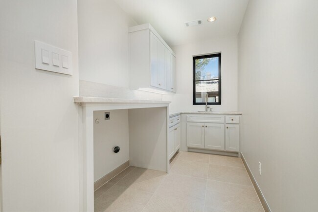 Building Photo - 4203 Normandy Ave