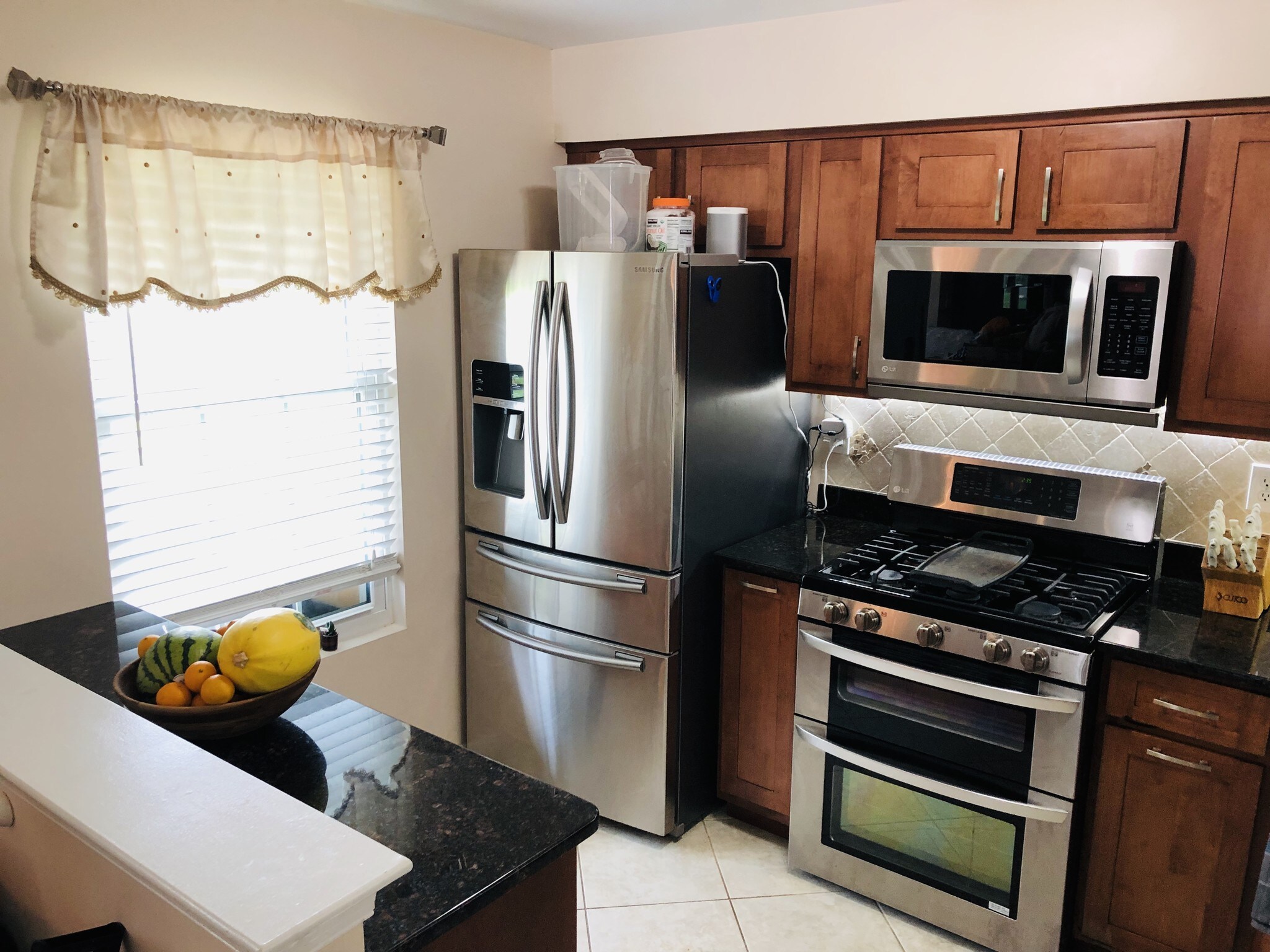 Kitchen - 2501 Vroom Dr