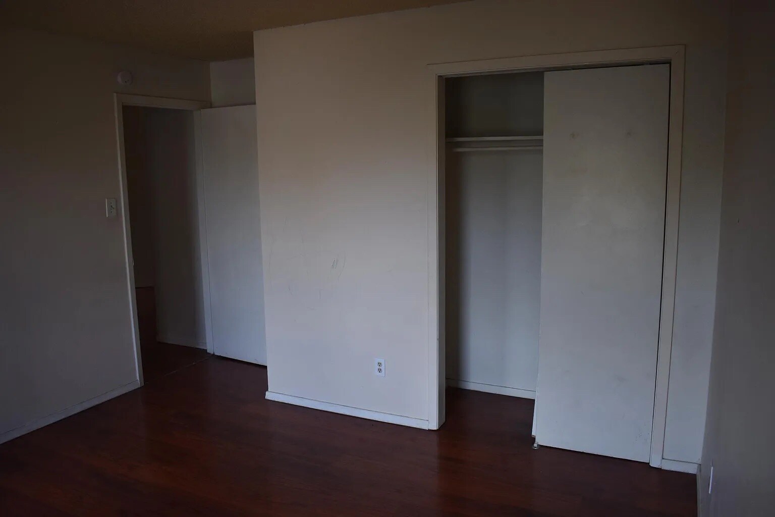Building Photo - Room in Apartment on West Loop