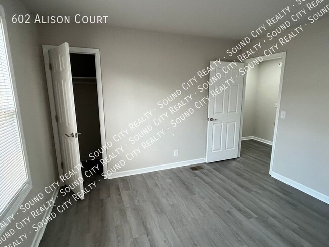 Building Photo - 602 Alison Ct