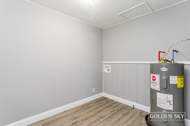 Building Photo - 6304 E Piccadilly Rd