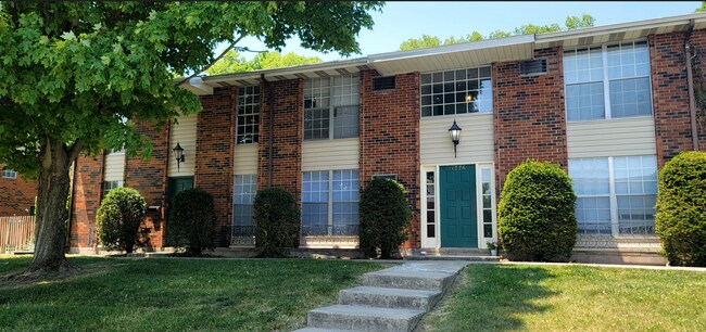 Building Photo - Charming 2 bedroom- 1bath  apartment with washer dryer hook-up