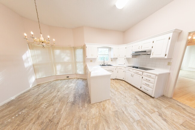 Building Photo - 618 Chaucer Ln