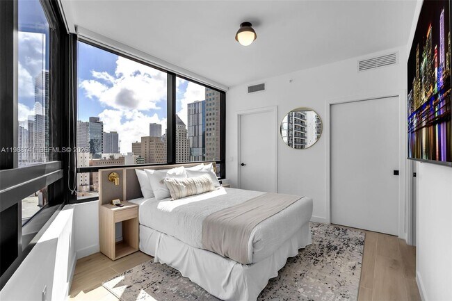 Building Photo - 225 N Miami Ave