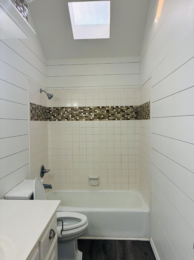 Building Photo - Beautiful Home in Westbury South Ready for Move-In!