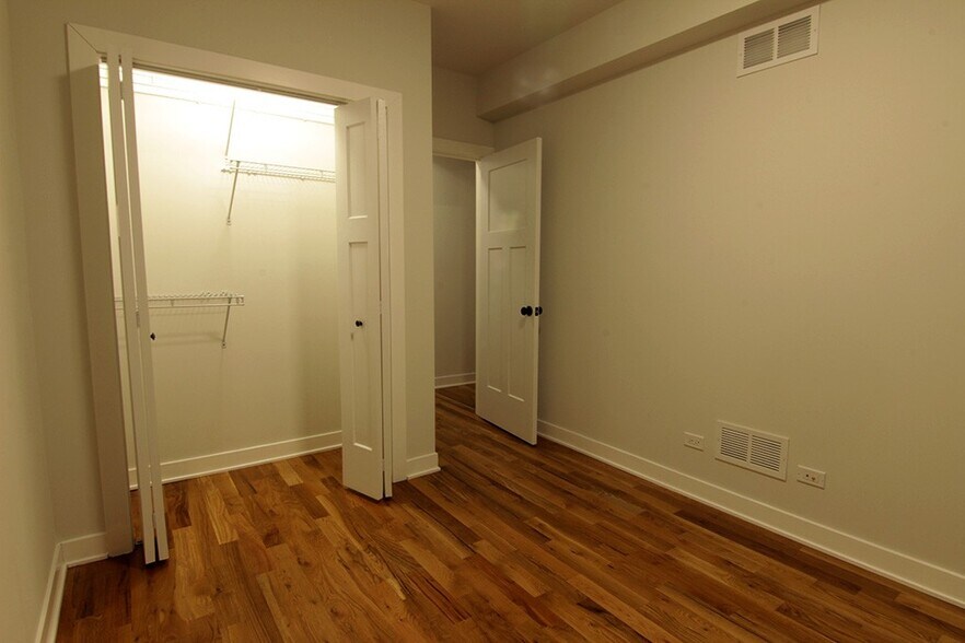 Building Photo - 2225 W Eastwood Ave