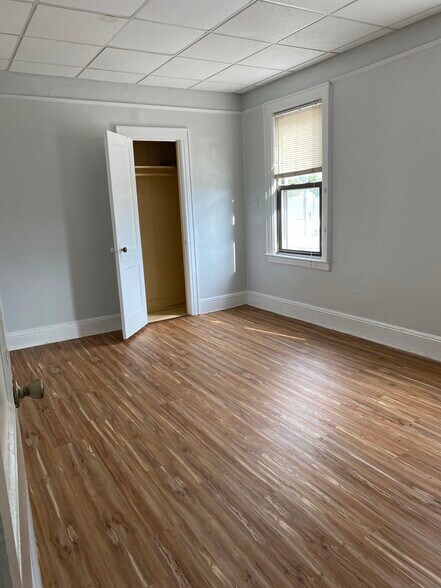 Building Photo - 85 Westbury Ave