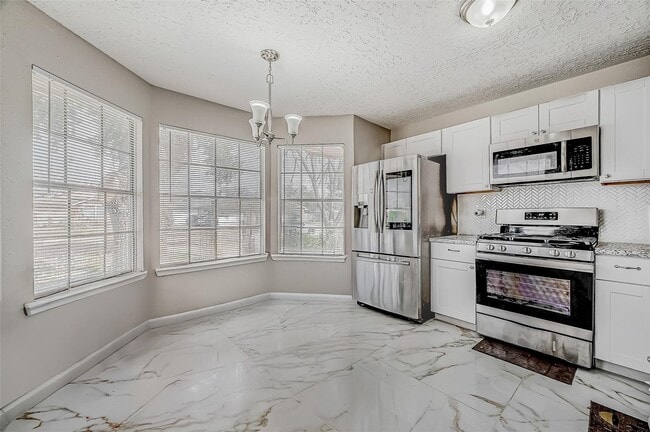 Building Photo - 9215 Golden Meadow Dr