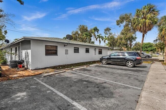 Building Photo - 5744 NW 27th Ct