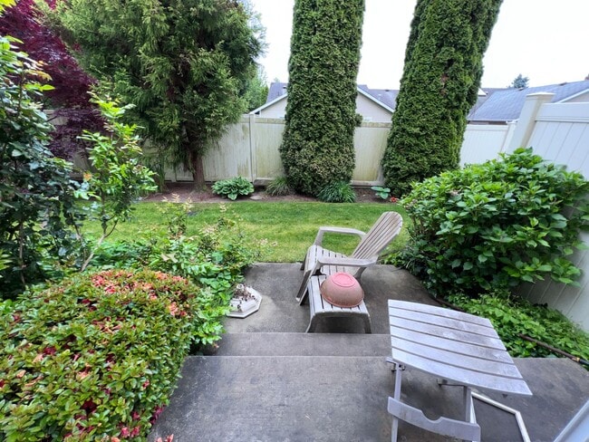 Building Photo - Spacious 2 bedroom 2.5 Bath Townhome in Auburn