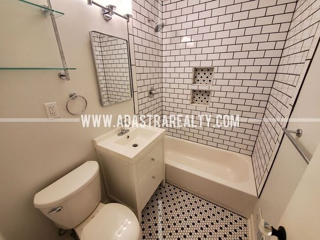 Building Photo - Beautiful Home in the Heart of Overland Pa...
