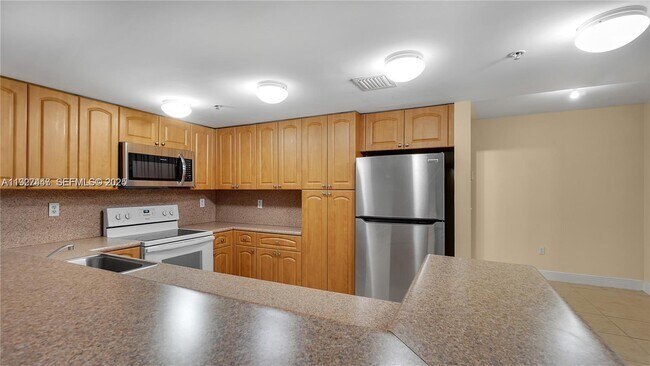 Building Photo - 120 Douglas Rd