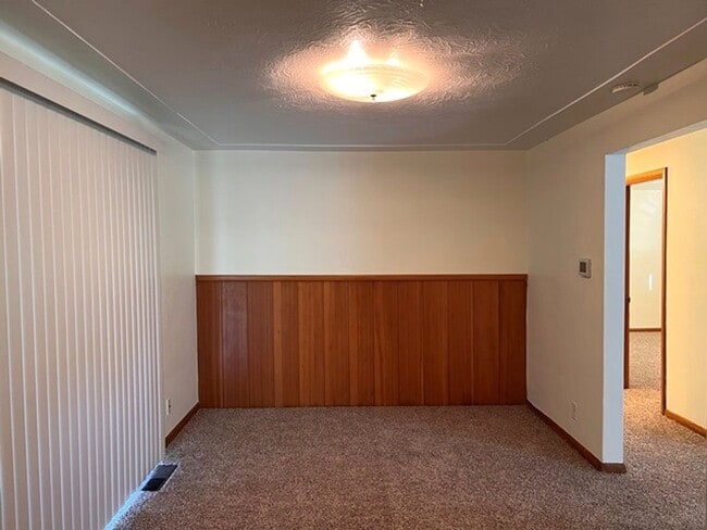 Building Photo - 3Bd/2Ba Single Story House - Available To ...