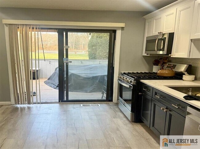 Building Photo - 44 Wisteria Ct