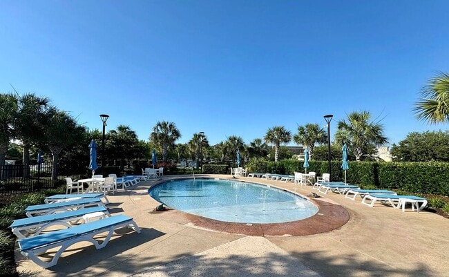 Building Photo - Upscale Townhome in Market Common! MOVE-IN READY!