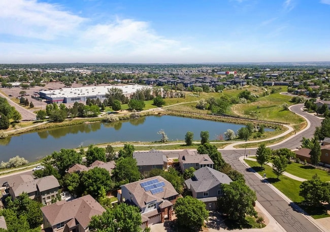 Building Photo - Huge room in a large shared home, private bathroom, walk in closet, great neighborhood, friendly ...