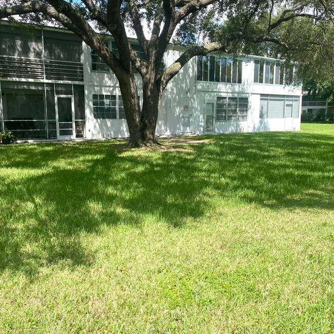 Building Photo - 286 Tilford N