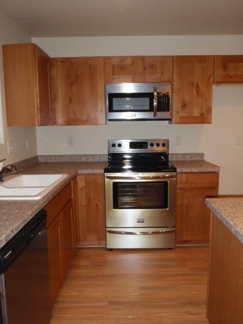 Building Photo - Half month free with a six month lease