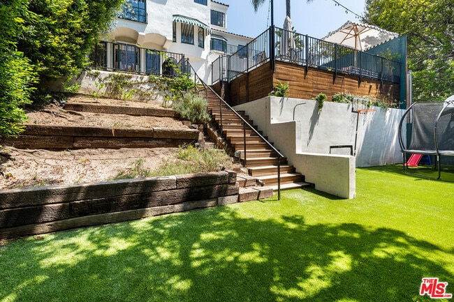 Building Photo - 7918 Hillside Ave