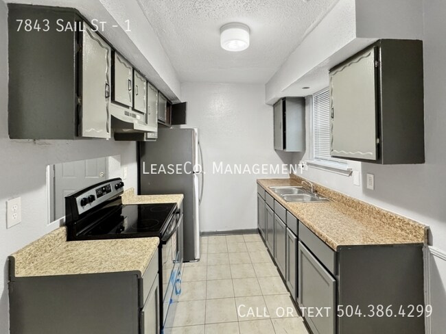 Building Photo - 7843 Sail St
