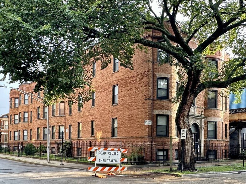 Primary Photo - 3834 N Wilton Ave