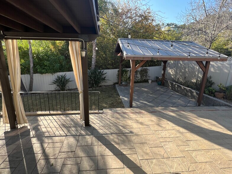 Building Photo - 4228 Calavo Dr