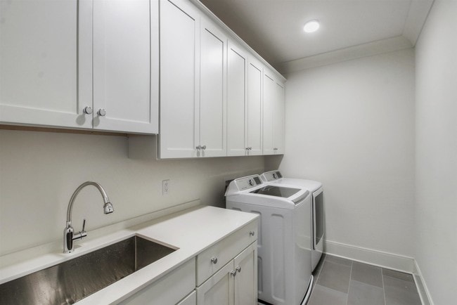 Building Photo - 4004 Lealand Ln