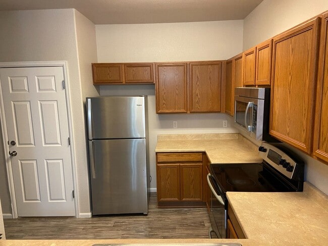 Building Photo - Newly Updated 3Bed/3Bath Townhome Near Ft Carson!